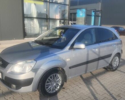 Серый Киа Рио, объемом двигателя 1.49 л и пробегом 280 тыс. км за 3900 $, фото 2 на Automoto.ua