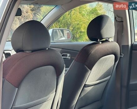 Серый Киа Рио, объемом двигателя 1.5 л и пробегом 265 тыс. км за 3999 $, фото 14 на Automoto.ua