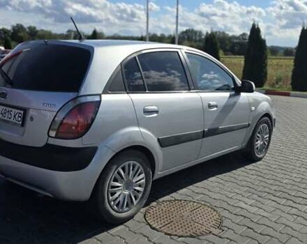 Сірий Кіа Ріо, об'ємом двигуна 1.5 л та пробігом 275 тис. км за 4100 $, фото 4 на Automoto.ua