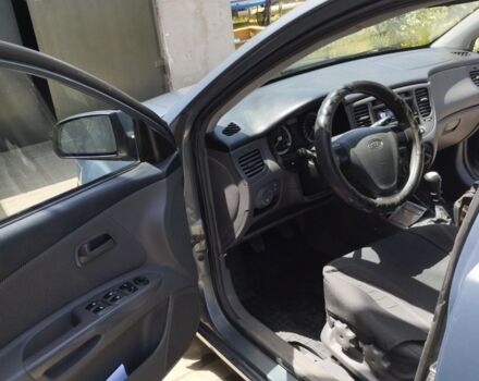 Сірий Кіа Ріо, об'ємом двигуна 1.34 л та пробігом 250 тис. км за 5000 $, фото 6 на Automoto.ua