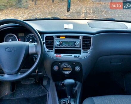 Серый Киа Рио, объемом двигателя 1.6 л и пробегом 176 тыс. км за 5700 $, фото 14 на Automoto.ua