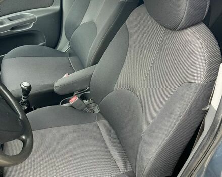 Серый Киа Рио, объемом двигателя 1.4 л и пробегом 245 тыс. км за 4200 $, фото 21 на Automoto.ua
