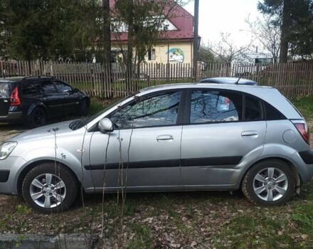 Серый Киа Рио, объемом двигателя 1.3 л и пробегом 225 тыс. км за 3500 $, фото 4 на Automoto.ua