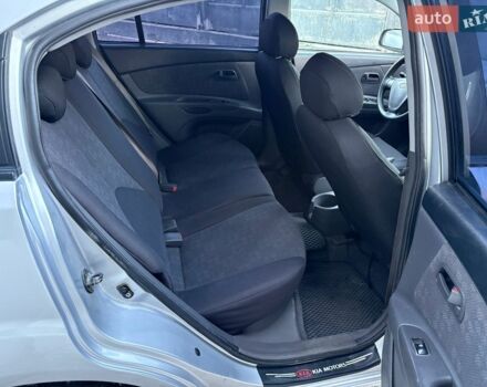 Сірий Кіа Ріо, об'ємом двигуна 1.49 л та пробігом 290 тис. км за 3450 $, фото 12 на Automoto.ua