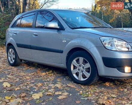 Серый Киа Рио, объемом двигателя 1.6 л и пробегом 176 тыс. км за 5700 $, фото 4 на Automoto.ua