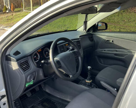 Серый Киа Рио, объемом двигателя 1.4 л и пробегом 214 тыс. км за 3900 $, фото 3 на Automoto.ua