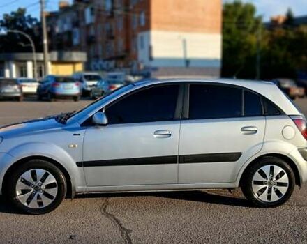 Серый Киа Рио, объемом двигателя 1.4 л и пробегом 216 тыс. км за 3700 $, фото 2 на Automoto.ua