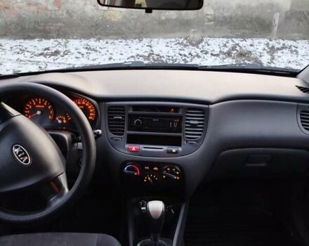 Серый Киа Рио, объемом двигателя 1.4 л и пробегом 146 тыс. км за 5500 $, фото 3 на Automoto.ua