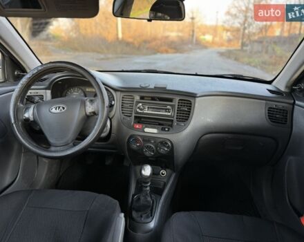 Серый Киа Рио, объемом двигателя 1.4 л и пробегом 284 тыс. км за 2699 $, фото 6 на Automoto.ua