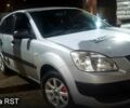 Серый Киа Рио, объемом двигателя 1.4 л и пробегом 205 тыс. км за 4000 $, фото 1 на Automoto.ua