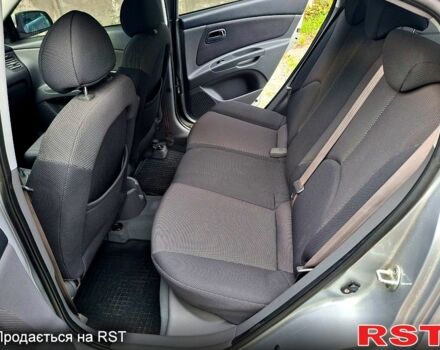 Серый Киа Рио, объемом двигателя 1.4 л и пробегом 187 тыс. км за 5600 $, фото 8 на Automoto.ua