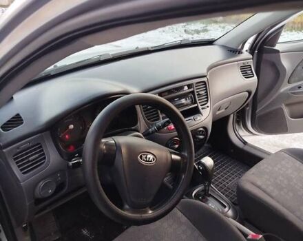 Серый Киа Рио, объемом двигателя 1.4 л и пробегом 146 тыс. км за 5500 $, фото 18 на Automoto.ua