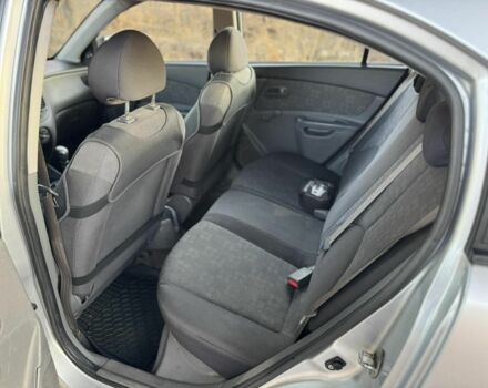 Серый Киа Рио, объемом двигателя 1.4 л и пробегом 400 тыс. км за 2700 $, фото 7 на Automoto.ua