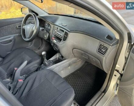 Серый Киа Рио, объемом двигателя 1.4 л и пробегом 284 тыс. км за 2699 $, фото 5 на Automoto.ua