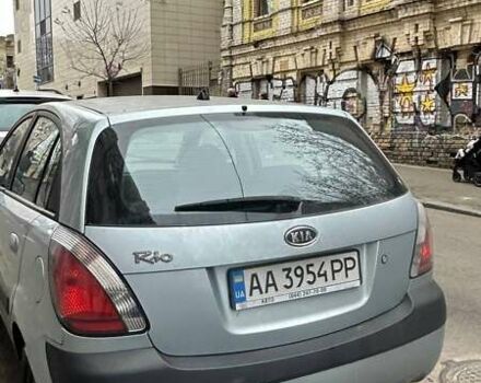 Сірий Кіа Ріо, об'ємом двигуна 1.4 л та пробігом 212 тис. км за 3500 $, фото 2 на Automoto.ua
