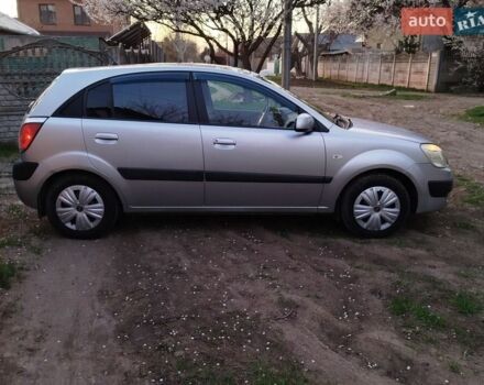 Сірий Кіа Ріо, об'ємом двигуна 1.4 л та пробігом 148 тис. км за 4950 $, фото 2 на Automoto.ua