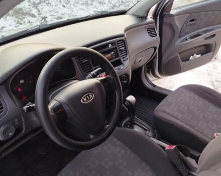 Серый Киа Рио, объемом двигателя 1.4 л и пробегом 146 тыс. км за 5500 $, фото 8 на Automoto.ua