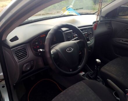 Серый Киа Рио, объемом двигателя 1.4 л и пробегом 161 тыс. км за 4500 $, фото 11 на Automoto.ua