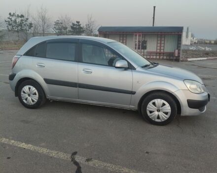 Серый Киа Рио, объемом двигателя 1.4 л и пробегом 147 тыс. км за 5500 $, фото 18 на Automoto.ua