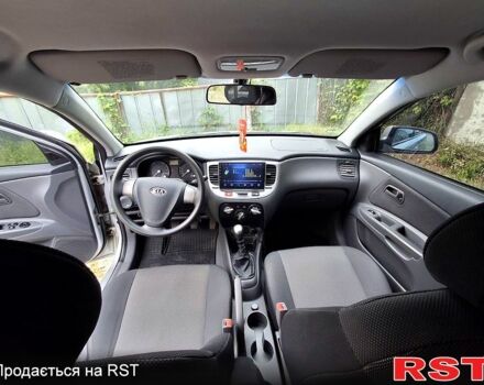 Серый Киа Рио, объемом двигателя 1.4 л и пробегом 187 тыс. км за 5600 $, фото 6 на Automoto.ua