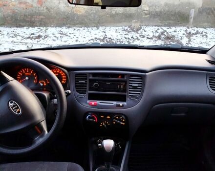 Серый Киа Рио, объемом двигателя 1.4 л и пробегом 1470 тыс. км за 5500 $, фото 4 на Automoto.ua
