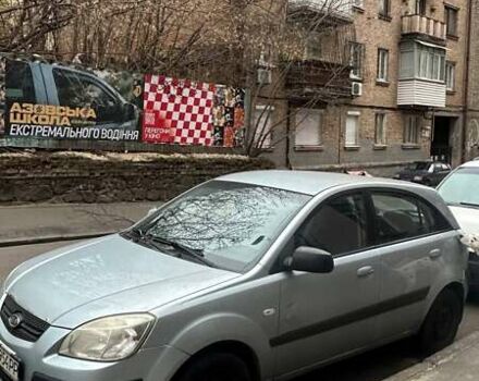 Сірий Кіа Ріо, об'ємом двигуна 1.4 л та пробігом 212 тис. км за 3500 $, фото 1 на Automoto.ua