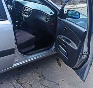 Серый Киа Рио, объемом двигателя 1.4 л и пробегом 214 тыс. км за 5600 $, фото 5 на Automoto.ua