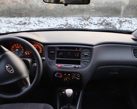 Серый Киа Рио, объемом двигателя 0 л и пробегом 147 тыс. км за 5500 $, фото 1 на Automoto.ua