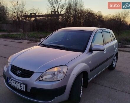 Сірий Кіа Ріо, об'ємом двигуна 1.4 л та пробігом 148 тис. км за 4950 $, фото 7 на Automoto.ua