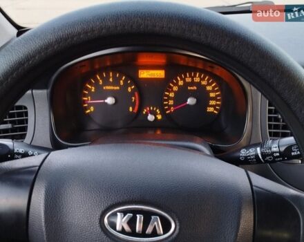 Сірий Кіа Ріо, об'ємом двигуна 1.4 л та пробігом 148 тис. км за 4950 $, фото 4 на Automoto.ua