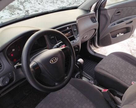 Серый Киа Рио, объемом двигателя 1.4 л и пробегом 147 тыс. км за 5500 $, фото 3 на Automoto.ua
