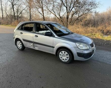 Серый Киа Рио, объемом двигателя 1.4 л и пробегом 400 тыс. км за 2700 $, фото 1 на Automoto.ua