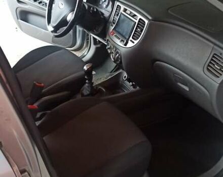 Серый Киа Рио, объемом двигателя 1.4 л и пробегом 220 тыс. км за 4200 $, фото 9 на Automoto.ua