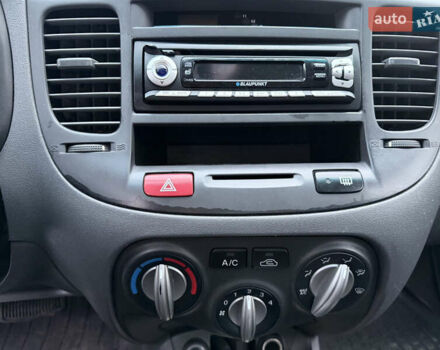 Сірий Кіа Ріо, об'ємом двигуна 1.34 л та пробігом 196 тис. км за 5300 $, фото 21 на Automoto.ua