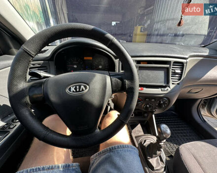 Сірий Кіа Ріо, об'ємом двигуна 1.4 л та пробігом 223 тис. км за 4900 $, фото 22 на Automoto.ua