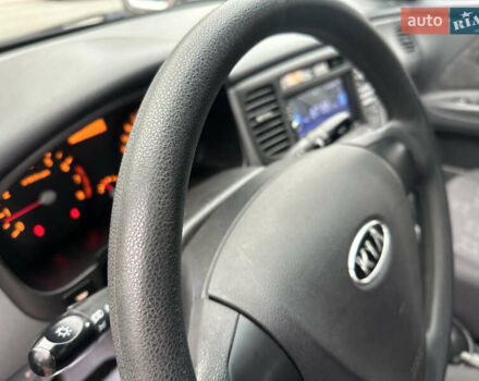 Сірий Кіа Ріо, об'ємом двигуна 1.4 л та пробігом 98 тис. км за 5990 $, фото 14 на Automoto.ua