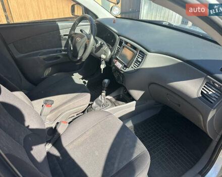 Сірий Кіа Ріо, об'ємом двигуна 1.4 л та пробігом 223 тис. км за 4900 $, фото 15 на Automoto.ua