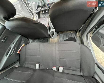 Серый Киа Рио, объемом двигателя 1.4 л и пробегом 155 тыс. км за 3800 $, фото 6 на Automoto.ua