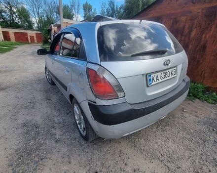 Серый Киа Рио, объемом двигателя 1.4 л и пробегом 300 тыс. км за 4000 $, фото 4 на Automoto.ua