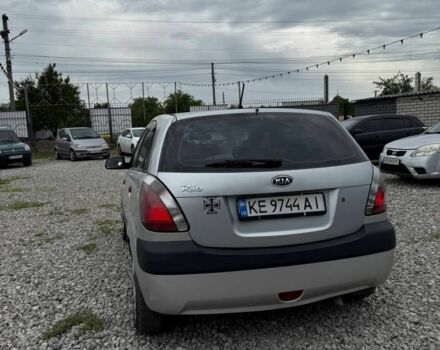 Серый Киа Рио, объемом двигателя 1.4 л и пробегом 300 тыс. км за 3200 $, фото 1 на Automoto.ua