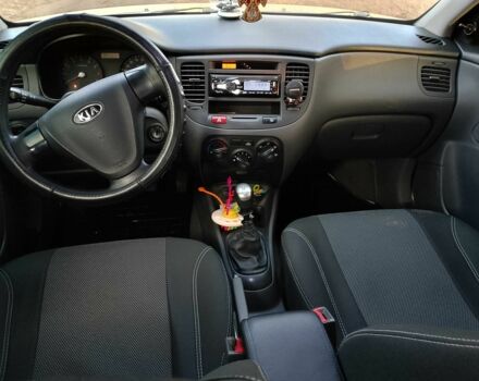 Сірий Кіа Ріо, об'ємом двигуна 1.4 л та пробігом 227 тис. км за 4000 $, фото 9 на Automoto.ua