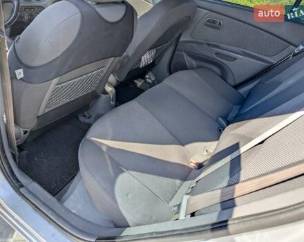 Серый Киа Рио, объемом двигателя 1.4 л и пробегом 177 тыс. км за 4650 $, фото 9 на Automoto.ua