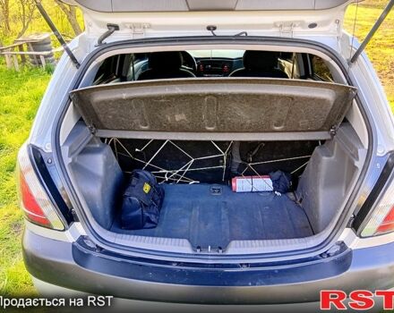 Серый Киа Рио, объемом двигателя 1.4 л и пробегом 220 тыс. км за 3800 $, фото 11 на Automoto.ua