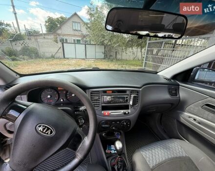 Сірий Кіа Ріо, об'ємом двигуна 1.4 л та пробігом 255 тис. км за 3900 $, фото 10 на Automoto.ua