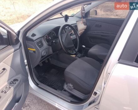 Серый Киа Рио, объемом двигателя 1.4 л и пробегом 119 тыс. км за 5000 $, фото 8 на Automoto.ua
