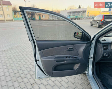 Серый Киа Рио, объемом двигателя 1.4 л и пробегом 190 тыс. км за 6200 $, фото 8 на Automoto.ua