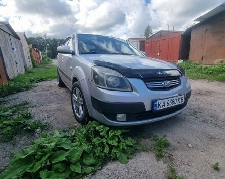 Серый Киа Рио, объемом двигателя 1.4 л и пробегом 300 тыс. км за 4000 $, фото 2 на Automoto.ua