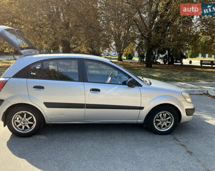 Серый Киа Рио, объемом двигателя 1.4 л и пробегом 140 тыс. км за 5300 $, фото 11 на Automoto.ua
