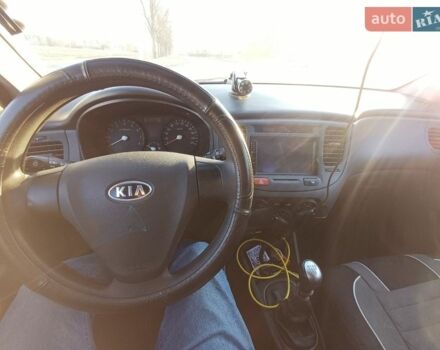 Серый Киа Рио, объемом двигателя 1.4 л и пробегом 357 тыс. км за 3800 $, фото 3 на Automoto.ua