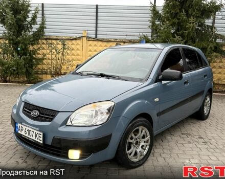 Серый Киа Рио, объемом двигателя 1.4 л и пробегом 17800 тыс. км за 3300 $, фото 2 на Automoto.ua